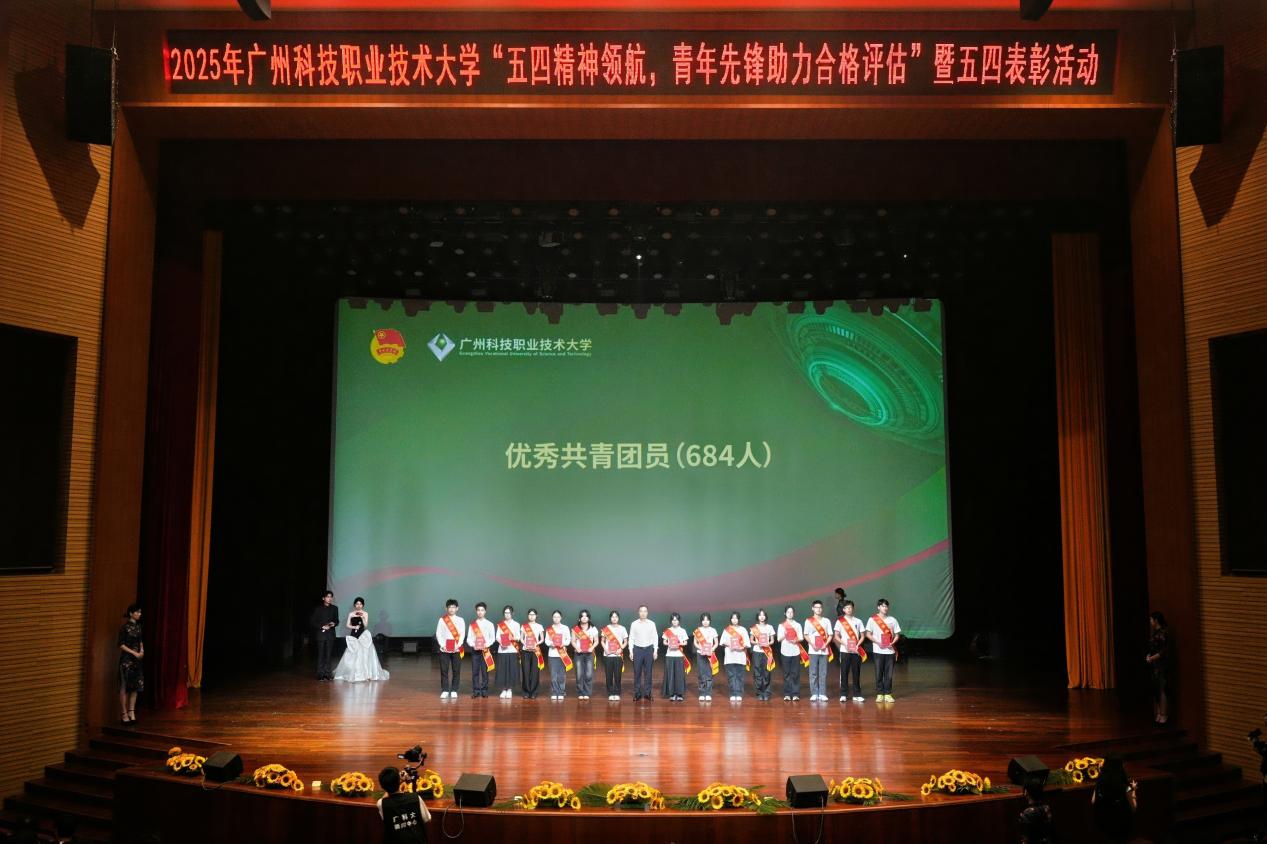 C:/Users/10973/Desktop/4-刘佳环—优秀共青团员(1)(2).jpg4-刘佳环—优秀共青团员(1)(2)