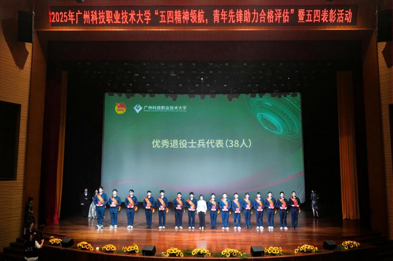 C:/Users/10973/Desktop/WPS图片批量处理/8-董汝萍—优秀退役士兵代表.jpg8-董汝萍—优秀退役士兵代表