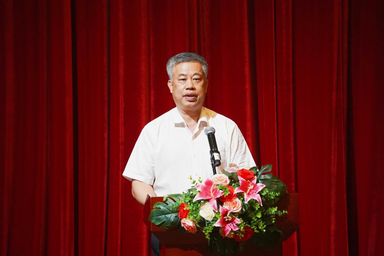 冯书记主持开场