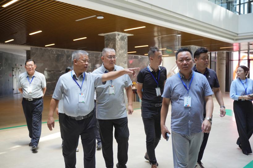 校领导视察 校领导视察