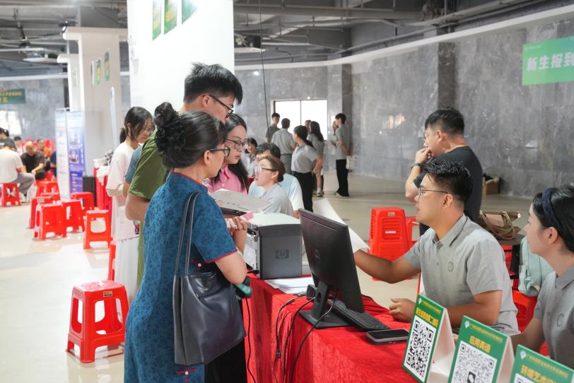 新生报到选 1 新生报到选 1