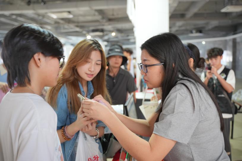 工作人员指引1 工作人员指引1