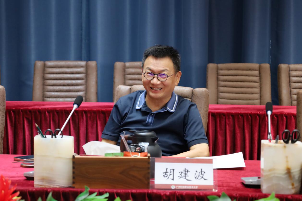 西安欧亚学院董事长胡建波教授(2) 西安欧亚学院董事长胡建波教授(2)