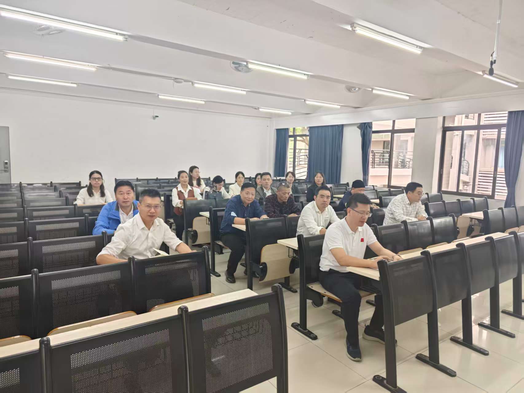 D:\用户目录\Documents\WeChat Files\wxid_8vah3euoy31j22\FileStorage\Temp\8db36a136fa82c62cbcbe31d447cf2f.jpg D:\用户目录\Documents\WeChat Files\wxid_8vah3euoy31j22\FileStorage\Temp\8db36a136fa82c62cbcbe31d447cf2f.jpg