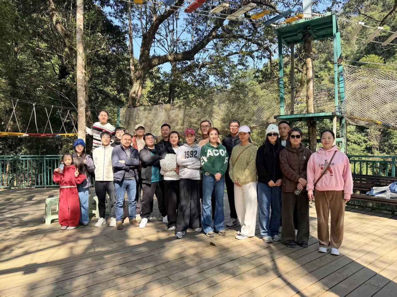 21564b5c4af27f11041aa7e6d1ae3f7b