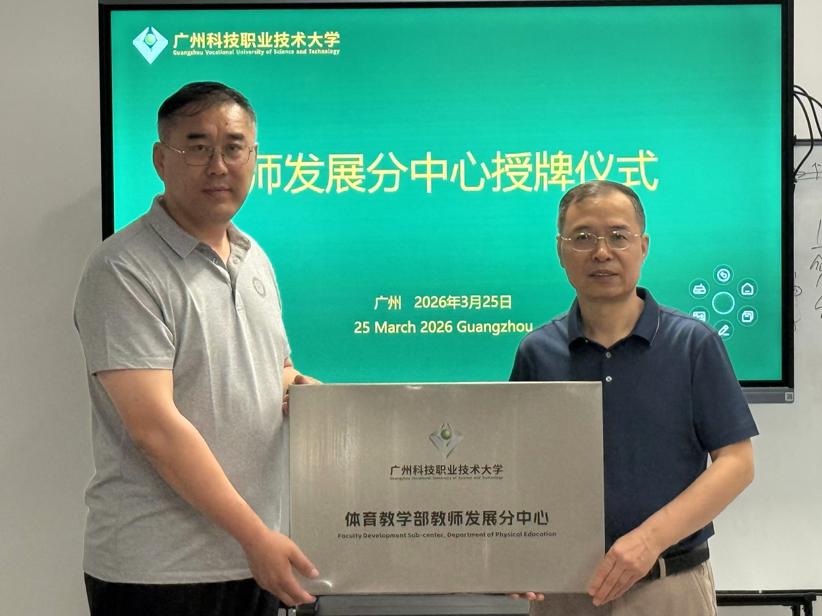 b2bde6a3e6a56538a3c2e9aa6a5e04d.jpg b2bde6a3e6a56538a3c2e9aa6a5e04d.jpg