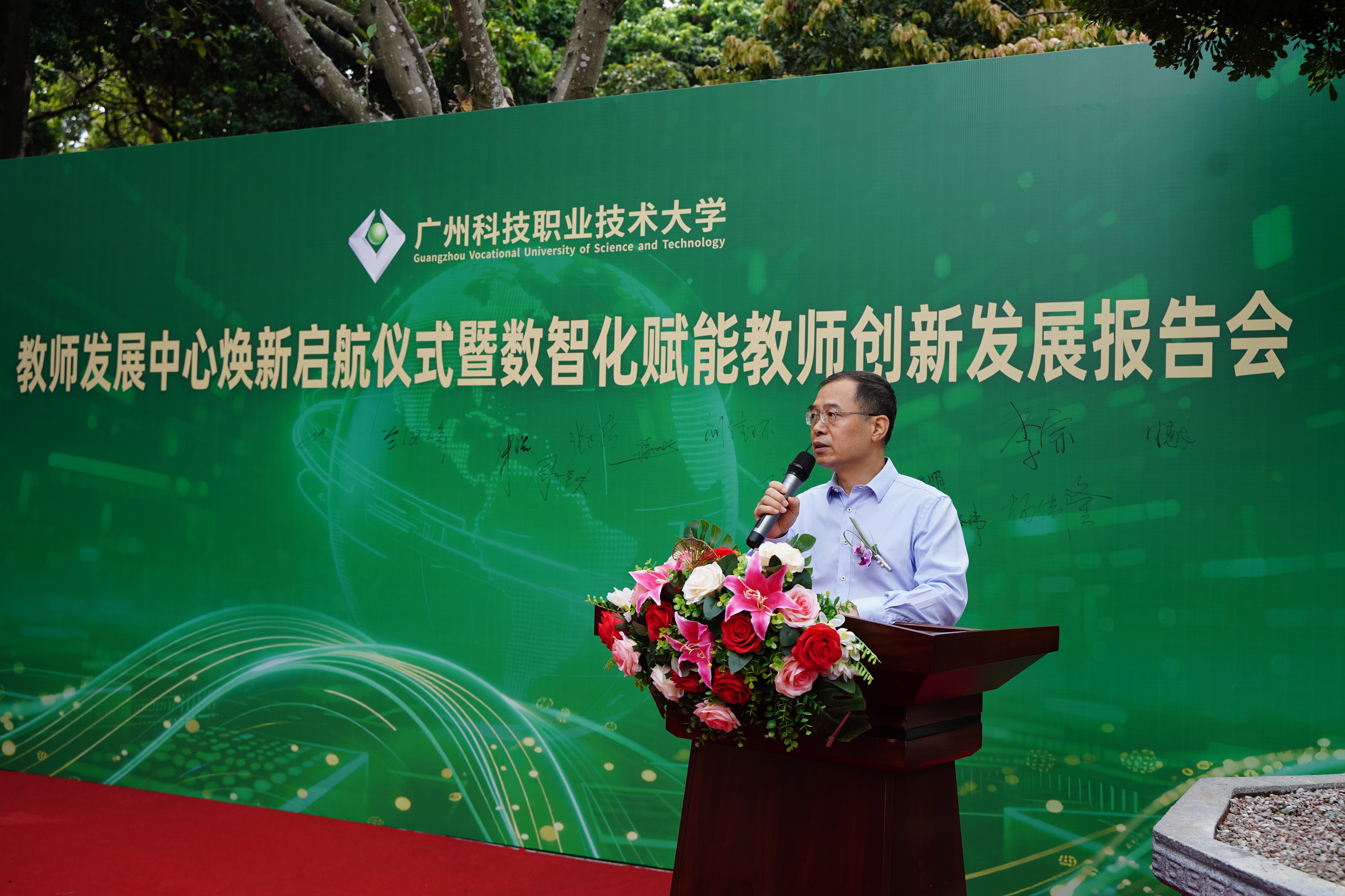 刘佳环全景 2.jpg 刘佳环全景 2.jpg