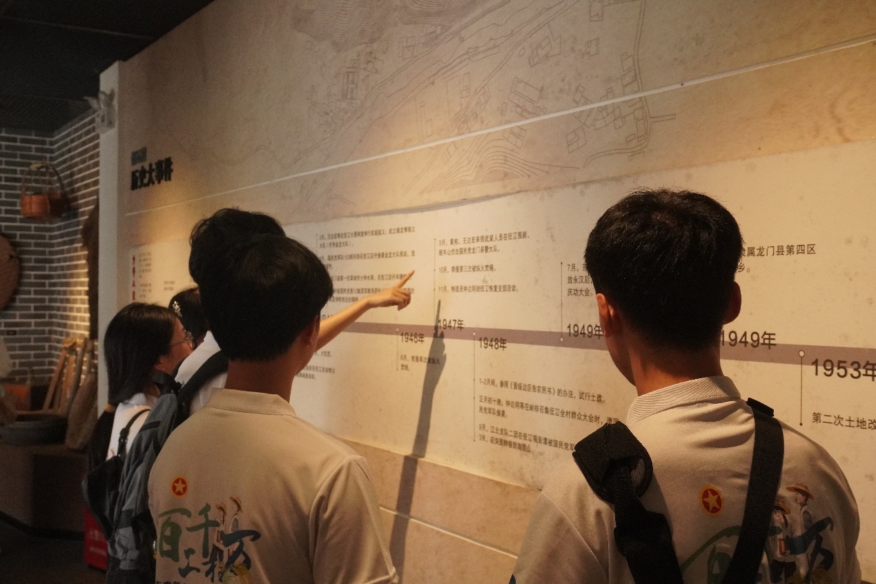 人的照片上写着字

描述已自动生成