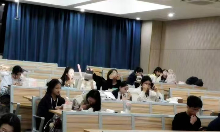 C:/Users/34884/OneDrive/桌面/微信图片_20251226203117.jpg微信图片_20251226203117