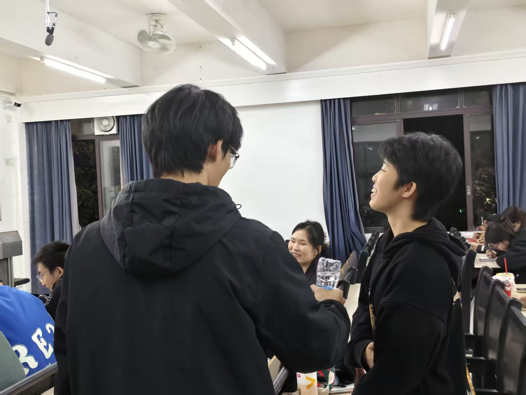 图片2.png 图片2.png