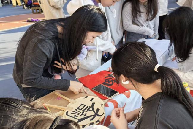 D:\A 。协会\瀚麟书协\2025-2026学年上学期\照片\冬季游园会照片\4e217a208f3d622dee99d3e933ed0a3a.jpg4e217a208f3d622dee99d3e933ed0a3a