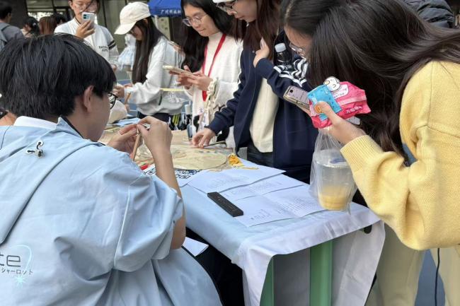 D:\A 。协会\瀚麟书协\2025-2026学年上学期\照片\冬季游园会照片\03360c83928020daddf7a34cd4e31606.jpg03360c83928020daddf7a34cd4e31606