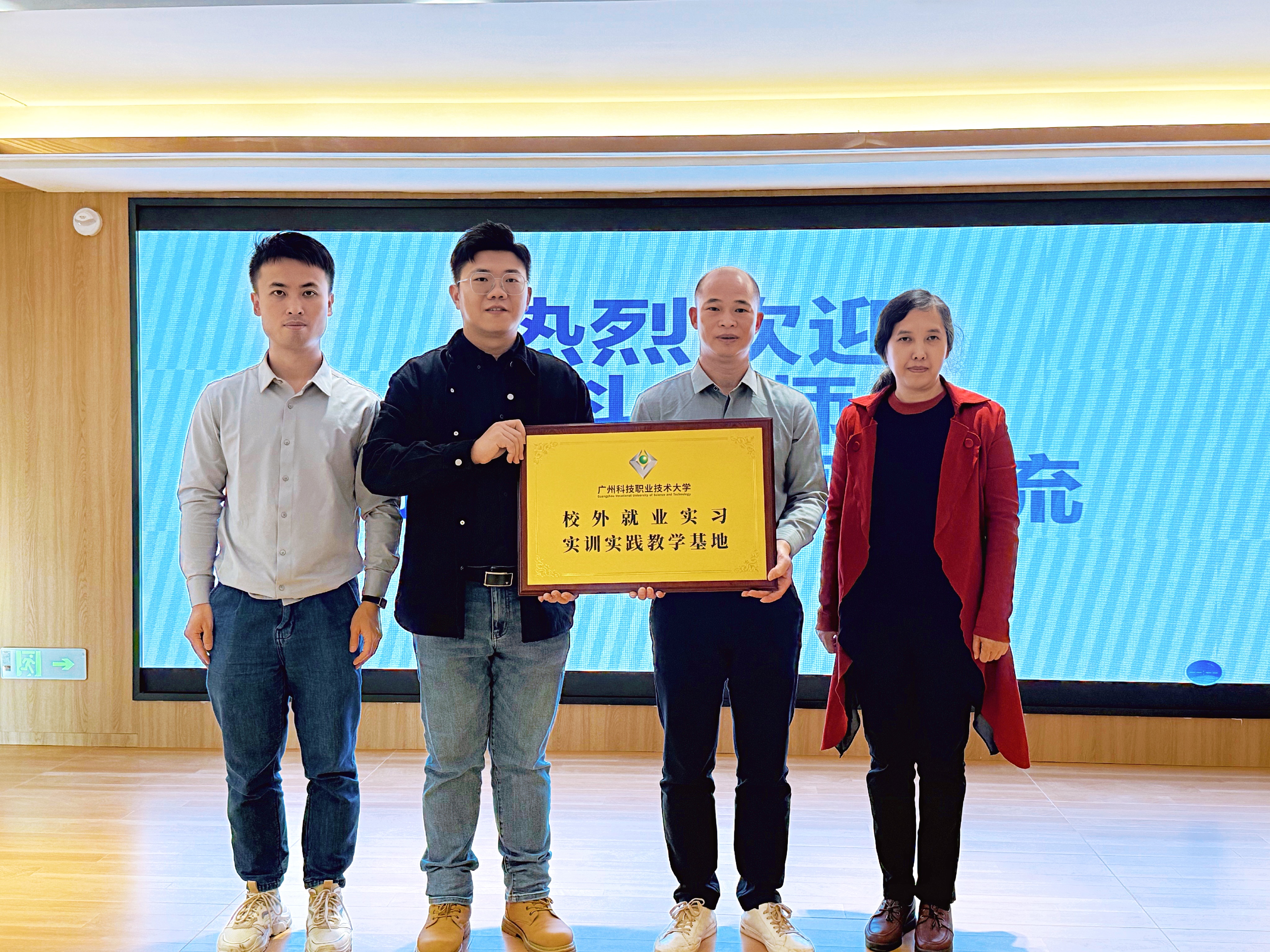 image_1764746881708_1764989220