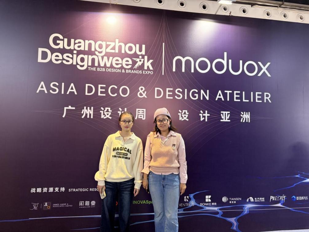 柴芸老师与23数字媒体5班李淑华同学打卡 柴芸老师与23数字媒体5班李淑华同学打卡