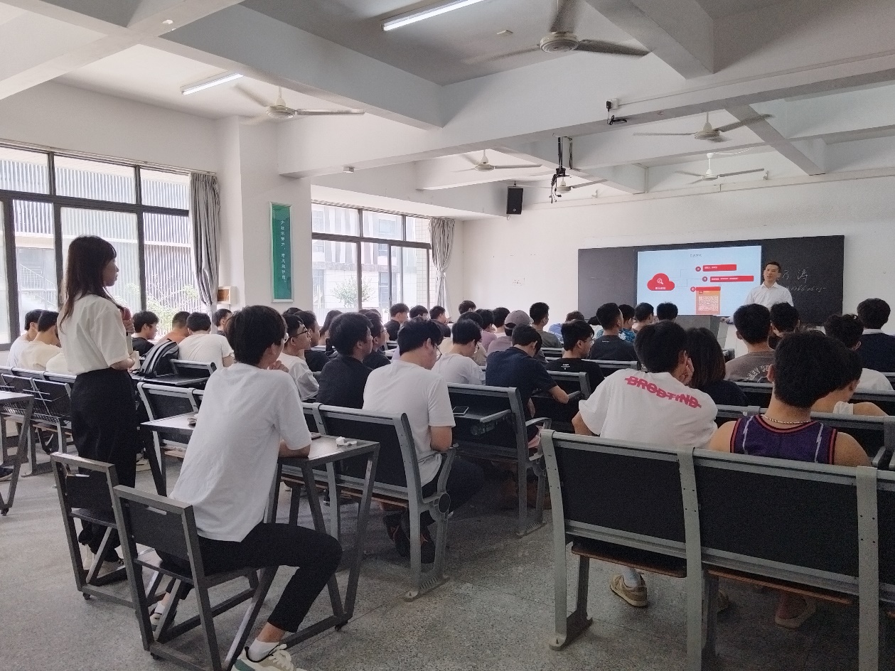 mmexport1716974633885 mmexport1716974633885