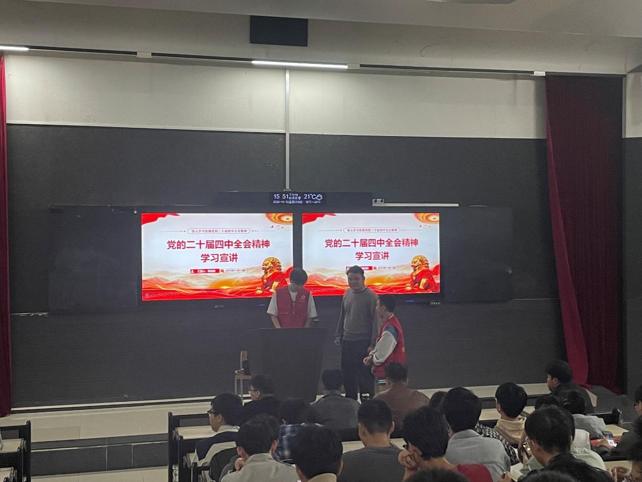 人们在看台上的人在商店里AI 生成的内容可能不正确。 人们在看台上的人在商店里AI 生成的内容可能不正确。